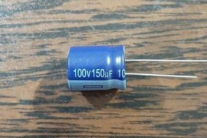 AiSHi 100V 150uF - خازن الکترولیت 100 ولت 150 میکرو فاراد