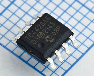 TC4428AEOA- SMD