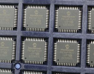 میکروکنترلر PIC16F1937-I/PT پکیج SMD (TQFP-44)