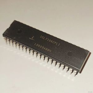 آی سی مبدل آنالوگ به دیجیتال 3.5 رقمی ICL7106CPL پکیج DIP-40