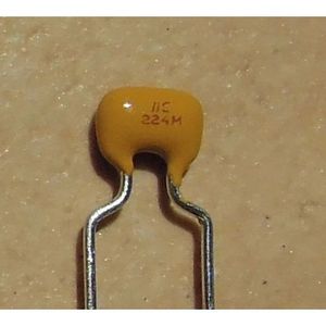 خازن مولتی لایر 220 نانو فاراد 50 ولت ایستاده - MUL 220NF-50V
