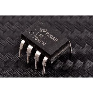 آی‌سی تقویت‌کننده عملیاتی LM709CN – DIP8
